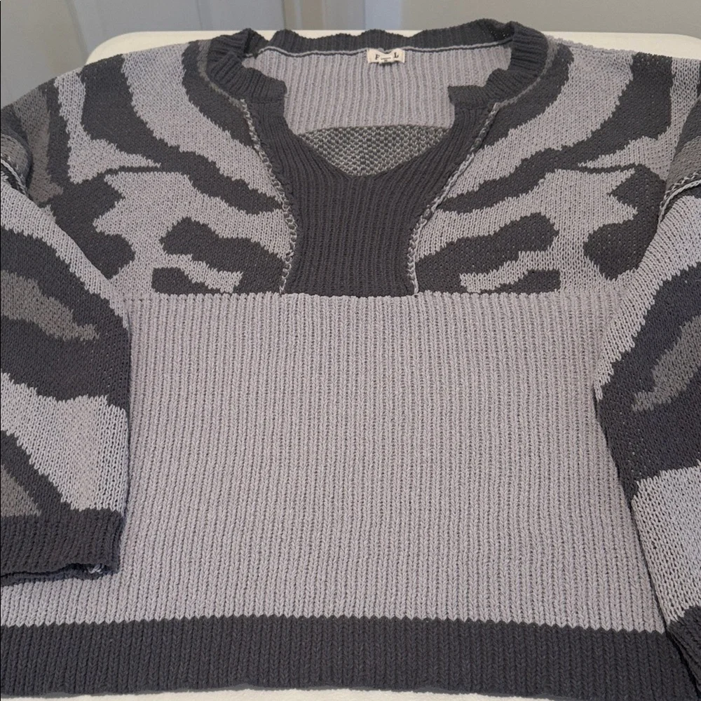 POL Charcoal & Light Gray Oversized Relaxed Boxy VNeck Sweater Medium - Picture 8 of 16